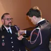 photo le sergent-chef, sylvain marchand recevant la médaille.