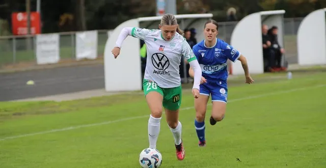 photo  candice richou et la croix blanche ont subi face aux premières.  &copy;  philippe naudin 