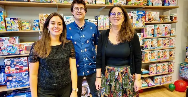 photo  à gauche, marine camus, la responsable communication avec julien et nina, chefs de produits   &copy;  ml 