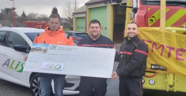 photo  les sapeurs-pompiers volontaires du centre de secours ont lavé les voitures, dans le cadre du téléthon. cette opération a eu lieu avec une semaine de retard, car leur sainte-barbe étaient organisée le week-end dernier. pour cette opération, ils ont été bien aidés par la pluie. la société alis (autoroutes de liaison seine, sarthe) a remis un chèque de 1 000 € pour l’afm téléthon. ce qui fait une recette totale de 1 200 €.  &copy;  ouest-france 