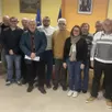 photo  les membres du comité de l’orne de cyclisme, avec le maire. 