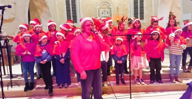 photo  un concert inédit était proposé par la chorale des élèves, emmenée par marie-laure côme, directrice de l’école catherine-paysan.  &copy;  ouest-france. 