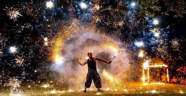 photo  le spectacle de feu « luminescence » et un feu d’artifice clôtureront cette journée d’animations.  &copy;  co 