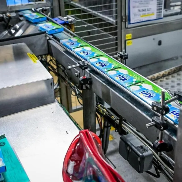 photo la fromagerie bel produit plus de quatre millions de portions de kiri par jour.  ©  photo le maine libre - yvon loué