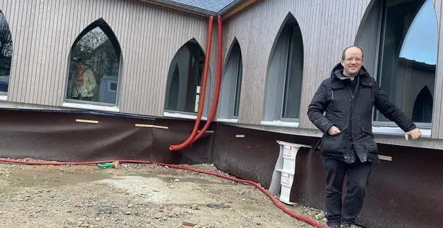 photo  le curé pierre-yves émile attend impatiemment la fin des travaux du pôle paroissial à argentan (orne).  &copy;  ouest-france 