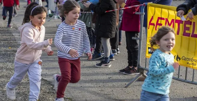 photo  les scolaires courent pour le téléthon.  &copy;  le maine libre 