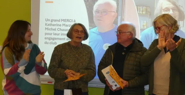 photo  le club à travers ses deux coprésidences, catherine tencé et clémence leroux, a remercié katherine marzys et michel chaucesse (au centre) pour leurs nombreuses années au service de l’association.?  &copy;  le maine libre 