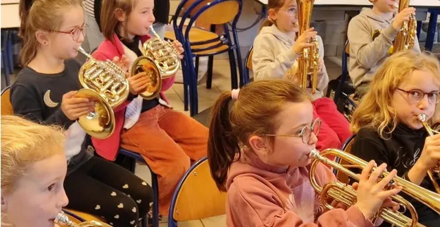 photo  mardi matin à l’école saint-joseph saint-jean : les musiciens en herbe se produiront en concert devant leurs parents au printemps.  &copy;  alain brillet 