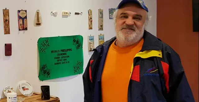 photo  franck hiltenbrand, alias yabon paname, invite les curieux à découvrir des objets vintage chargés d’histoire, tout en partageant sa passion pour les trésors du passé.   &copy;  le maine libre 