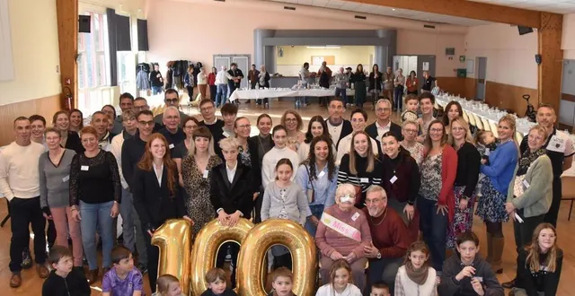 photo  bien qu’esther ait subi une petite intervention au visage, elle a tenu à fêter ses 100 ans avec sa famille   &copy;  le maine libre 