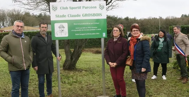 photo  alain, gilles (à gauche), marie-hélène et elizabeth (à droite), les enfants de claude grosbois, étaient présents pour la cérémonie d’hommage en son honneur, dimanche 8 décembre 2024, à parcé-sur-sarthe.  &copy;  ouest-france 
