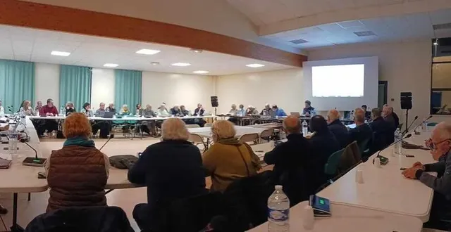 photo  cinquante-quatre des soixante-dix délégués formant l’assemblée communautaire étaient présents, lundi soir.  &copy;  ouest-france 