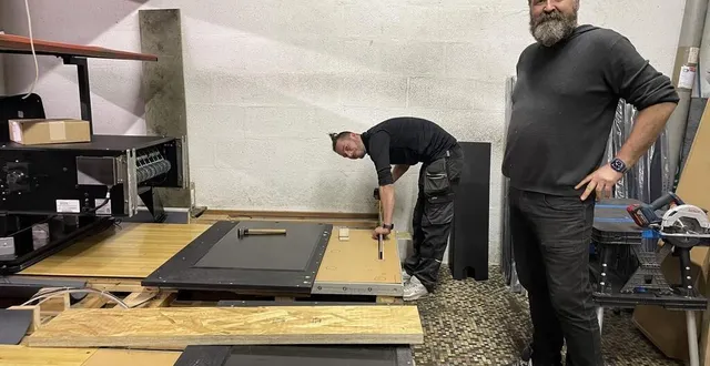 photo  à droite, philippe vauthrin, patron du bowling d’argentan depuis 2017, a confié le renouvellement de ses machines à la société qubicaamf.  &copy;  ouest-france 