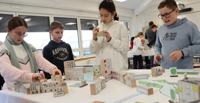 photo  la ligue de l’enseignement proposait un jeu baptisé « cité cap » où il était question de bâtir sa « cité radieuse ».  &copy;  ouest-france 