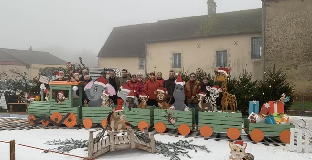 photo  les membres du comité sont fiers de leurs décorations.  &copy;  claire veyret 