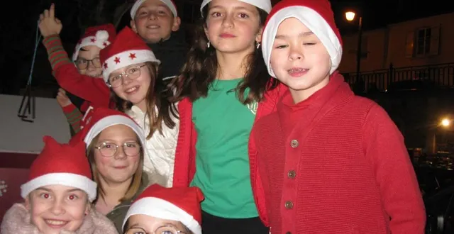 photo  les enfants impatients attendaient l’arrivée du père noël.  &copy;  ouest-france 