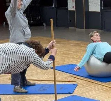 photo  la gym dos propose une série d’exercices contrôlés et dosés pour améliorer la capacité de l’échine à bien jouer son rôle, en souplesse et en puissance.  &copy;  ouest-france 