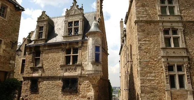 photo  maison saint-paul, dite maison à la tourelle, dans la cité plantagenêt au mans.  &copy;  le bras françoise / ouest-france 
