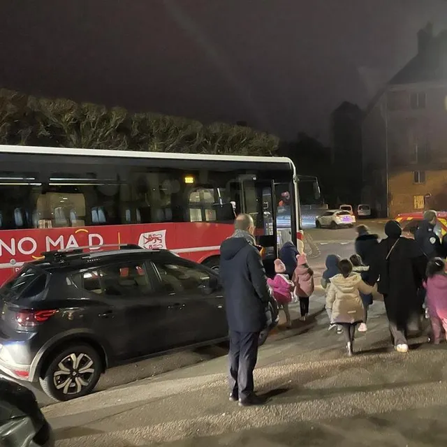 photo les élèves sont repartis vers l’école peu avant 18 h.  ©  ouest-france