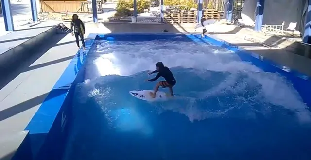 photo  le futur site prévoit, entre autres, l’aménagement d’une vague de surf artificielle en extérieur.  &copy;  capture d’écran – wave corner 