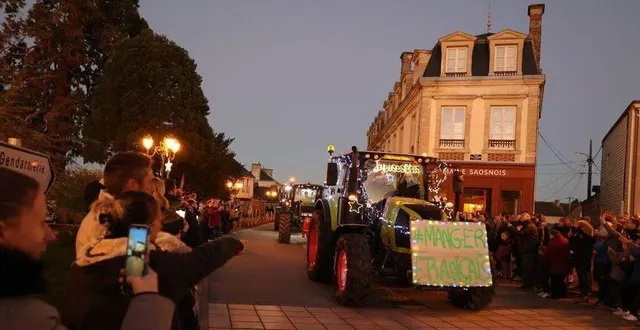 photo  comme l’an passé, les jeunes agriculteurs décoreront leurs tracteurs et défileront au centre bourg à la tombée de la nuit.  &copy;  mairie 