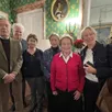 photo  les membres de l’association des vieilles maisons françaises entourent la comtesse du peyroux, propriétaire du château de dobert à avoise. 