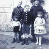 photo  une très rare photo où apparaît esther et georges et les deux protégés, jacques et ginette. 