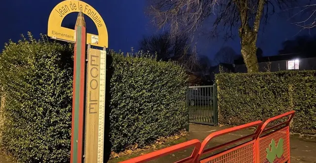 photo  ce vendredi 13 décembre 2024, au lendemain du dramatique accident où une fille de 7 ans a été renversée par un car, les parents sont sous le choc à l’école joseph-morin-la fontaine de flers, dans l’orne. son décès a été annoncé dans la matinée.  &copy;  ouest-france 