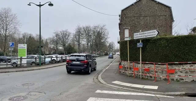 photo  le drame s’est produit entre la rue richard-lenoir et la rue du théâtre. la petite fille se trouvait sur le trottoir au niveau de ces barrières et aurait trébuché.  &copy;  ouest-france 
