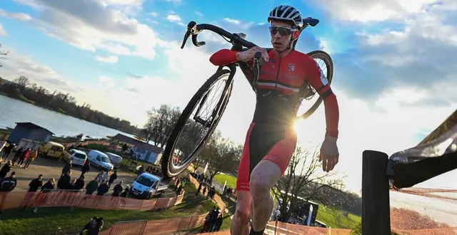 photo  la base nautique de la ferté-bernard va être le théâtre de la finale de la coupe de france de cyclo-cross (ici le sarthois yvonnick lauger).  &copy;  archives arnaud despelchain 