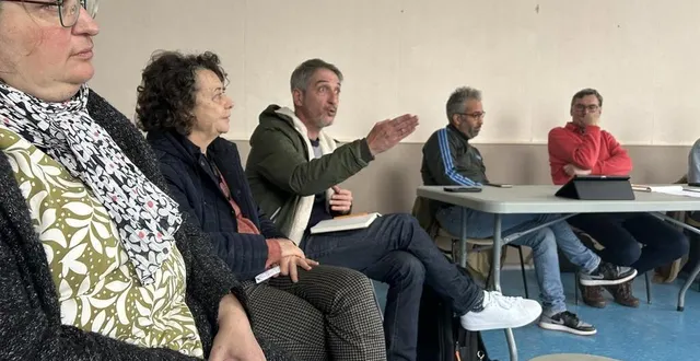 photo  carine ménage, adjointe à la maire de la flèche (sarthe) en charge de la culture, geneviève delanné de la cie des têts d’atmosphère ou encore richard le normand, directeur du carroi, ont assisté au temps d’échanges de convergences 72. ils invitent le grand public à leur propre rendez-vous, ce mardi 17 décembre 2024.  &copy;  ouest-france 