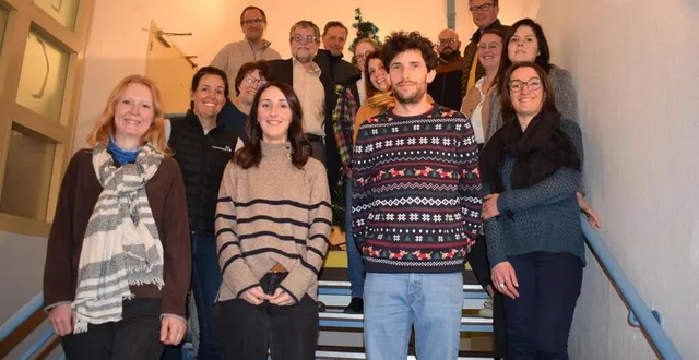 photo  artisans et commerçants, élus, parents d’élèves, chorales et cracheurs de feu s’allient pour mettre en lumière la nouvelle cité de caractère  &copy;  ouest-france. 