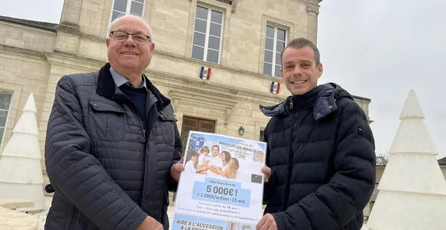 photo  le maire francis belluau et jonathan cholet, directeur général des services à la mairie de marolles-les-braults.  &copy;  photo : ouest-france 