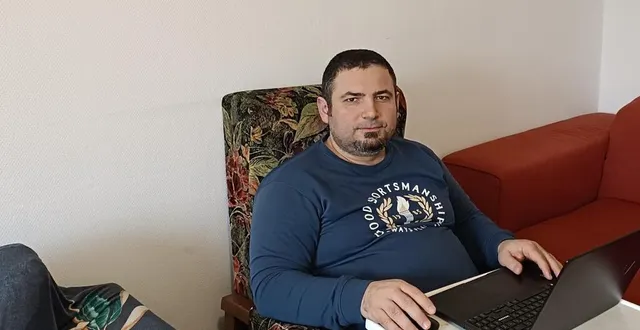 photo  rami sheékh elsouk vit avec sa famille à bécon-les-granits. il est entrepreneur dans le domaine du conseil, du développement de site web et de la gestion de contenu.   &copy;  co 