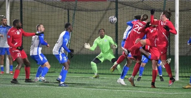 photo  valentin letourneur, le gardien de l’ag caen, n’a pas pris de but.  &copy;  guillaume marie 