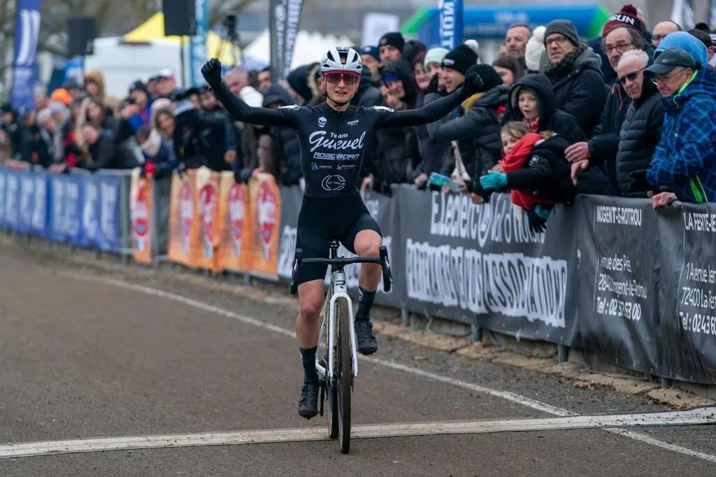 Cyclocross. Noémie Garnier, maîtresse en ses terres à La FertéBernard