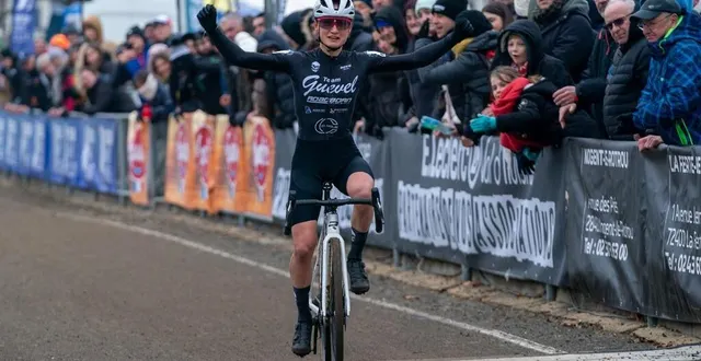photo  la sarthoise noémie garnier s’est imposée à domicile. son premier succès en coupe de france de cyclo-cross.  &copy;  arnaud despelchain 