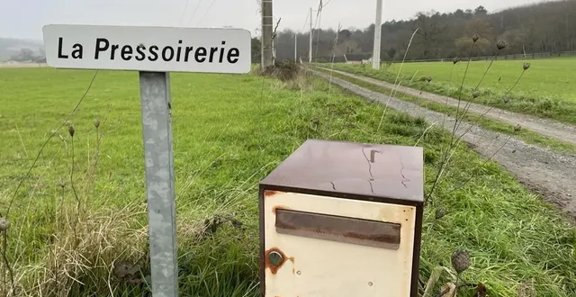 photo  l’incendie s’est déclaré au lieu-dit la pressoirerie, à luché-pringé, ce samedi 14 décembre 2024 vers 1 heure du matin.  &copy;  le maine libre 