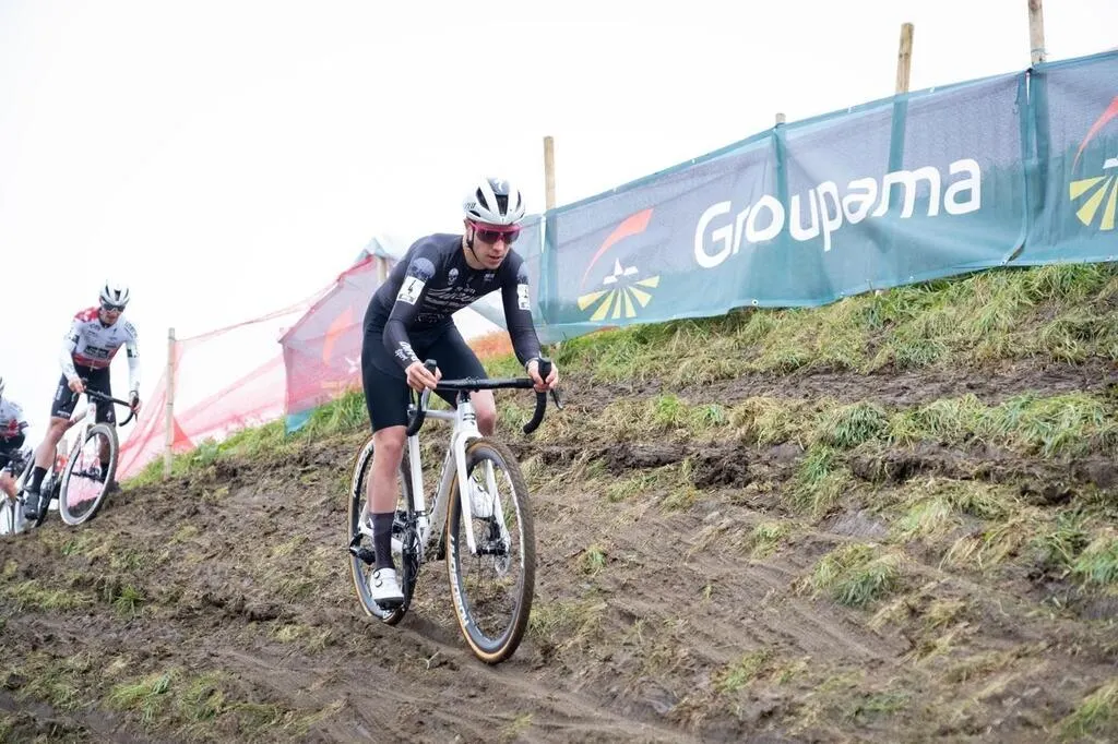 Cyclocross. Coupe de France à La FertéBernard Joshua Dubau s’impose