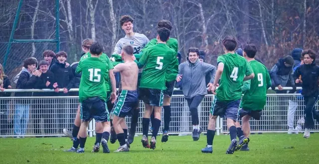 photo  mulsanne a fêté son exploit contre le fc lorient.  &copy;  photo : dominique breugnot photographer 
