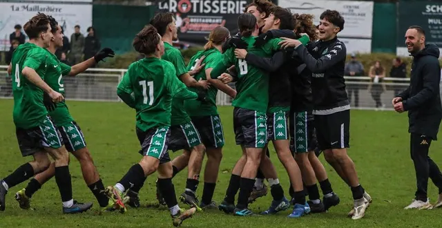 photo  la joie des jeunes joueurs de mulsanne/teloché. la belle aventure continue !  &copy;  le maine libre 
