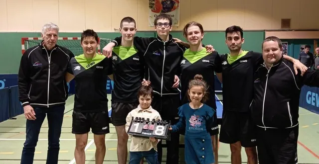 photo  patrick provost (à gauche) et sébastien augier (président du club) encadrant les joueurs de vibraye qui montent en n2.  &copy;  le maine libre 