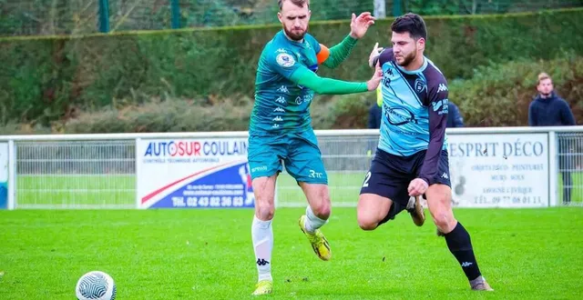 photo  le coulainais kilian chalumeau (à droite) a inscrit le but de la victoire.  &copy;  dominique breugnot 