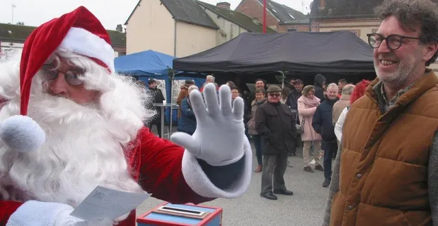 photo  le père noël a procédé au premier tirage au sort.  &copy;  ouest-france 