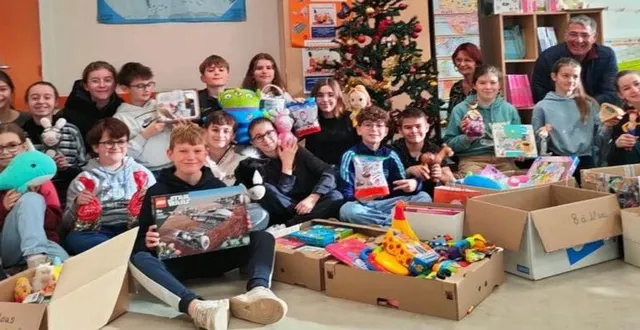 photo  lors du tri de la collecte par les jeunes.  &copy;  le maine libre 