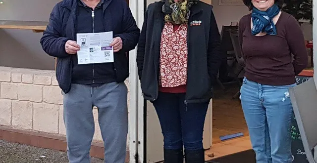 photo  alain blot, président local de la pêche; linda liberge, dépositaire de cartes de pêche, et élodie licois secouet, de la fédération de pêche.  &copy;  ouest-france 