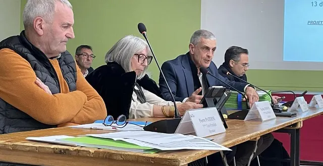 photo  en préambule du conseil communautaire, daniel chevalier s’est élevé contre les décisions de coupes budgétaires de la région, décidées « sans concertation ».  &copy;  le maine libre 