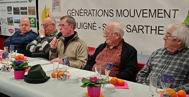 photo  le président yvon mile (au micro), avec, à sa droite, christian fougère, secrétaire, et michel sicamois, secrétaire adjoint, et à sa gauche, roger georget, trésorier adjoint, et daniel bliguet, vice-président.  &copy;  ouest-france 