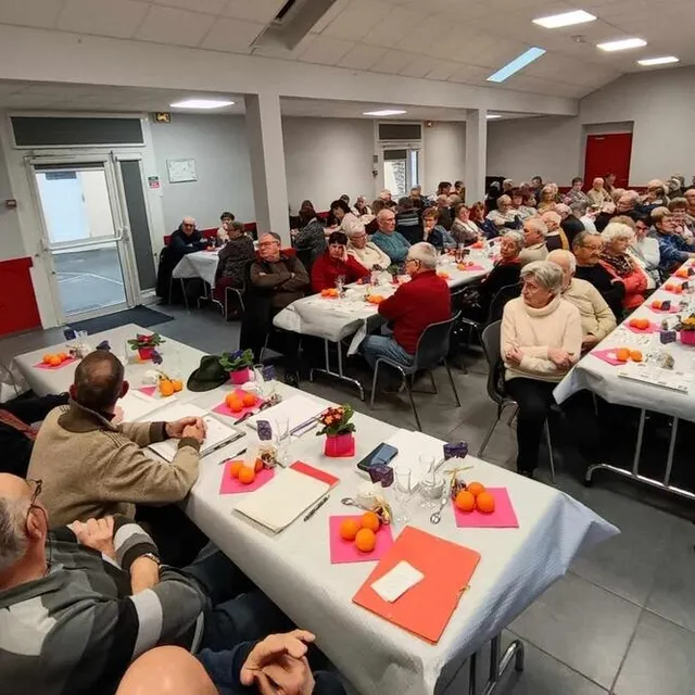 photo daniel chevalier, le maire de juigné-sur-sarthe, est venu dire un mot de soutien lors de l’assemblée générale de l’association générations mouvement, mercredi 11 décembre 2024.  ©  ouest-france