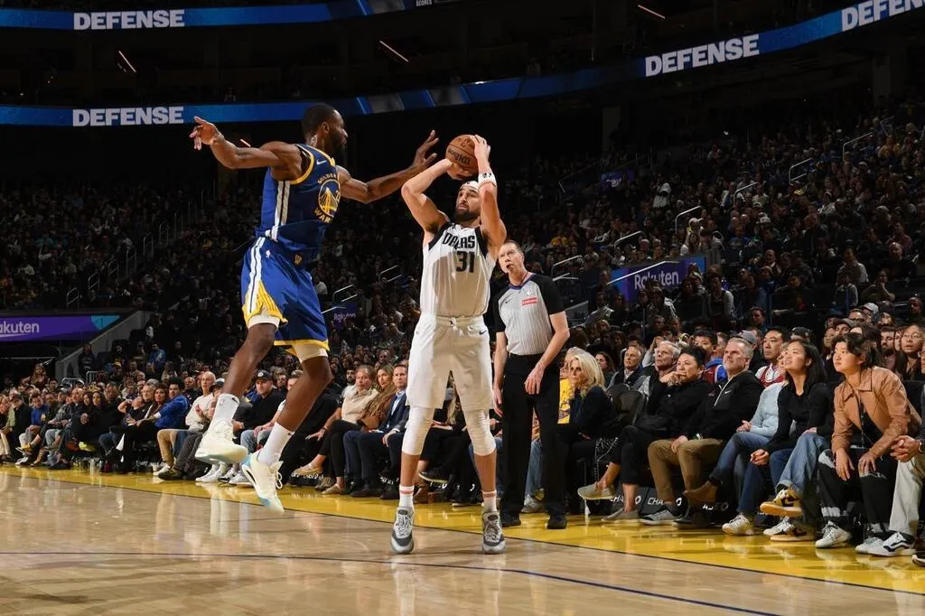 VIDÉO. Un nouveau record de tirs à trois points réussis en NBA lors du match Dallas Golden